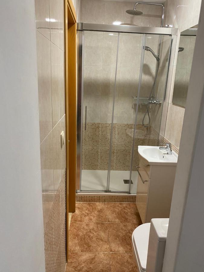 Single Room In My Apartment At The Beach Валенсия Экстерьер фото